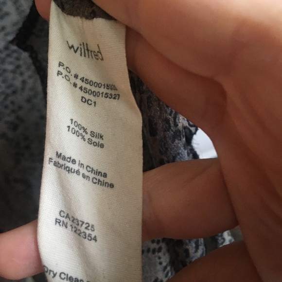 Aritzia WILFRED silk SMALL tunic snakeskin print! - Picture 4 of 7
